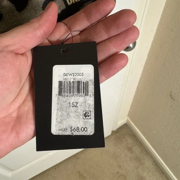 DKNY Animal Print Neutral Colors Scarf - NWT - Picture 4 of 6